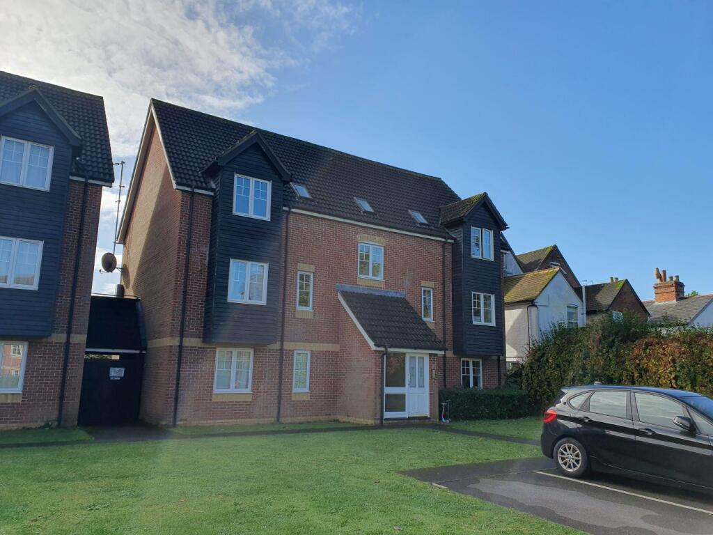 Main image of property: Harbury Court, Newbury, Berkshire