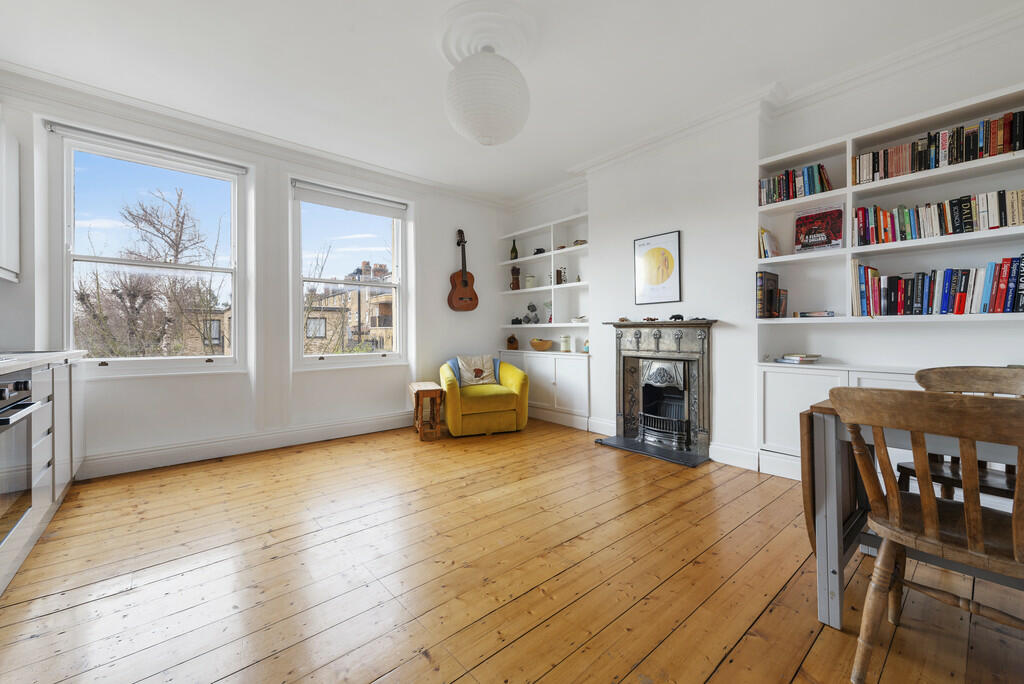 2 bedroom apartment for sale in Oakfield Road N4 4LB, N4