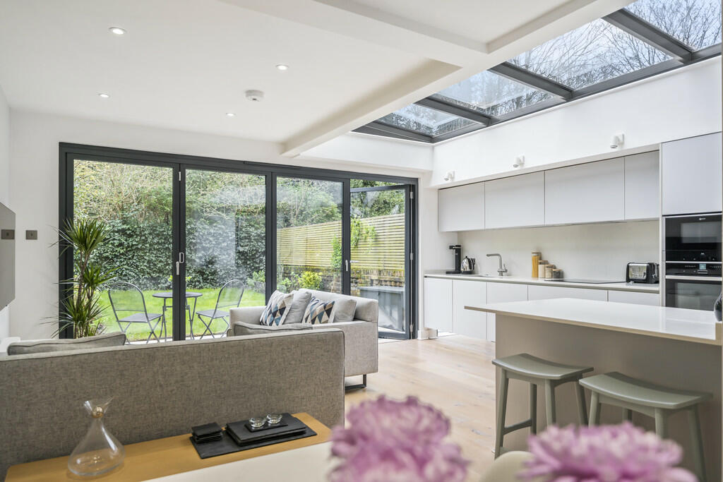 2 bedroom ground floor flat for sale in Florence Road, N4 4DL, N4