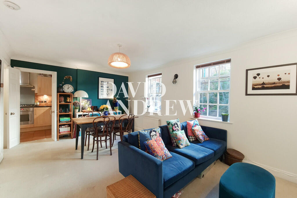 2 bedroom flat for sale in Stapleton Hall Road, N4 3QQ, N4