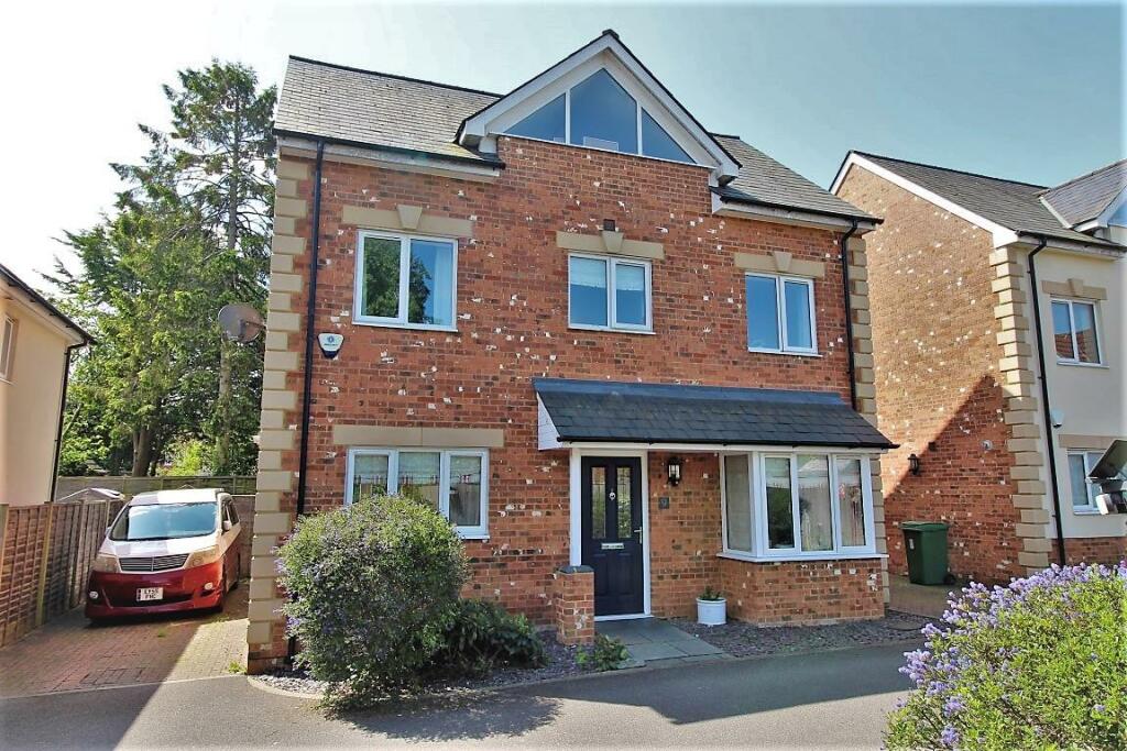 4 bedroom detached house for sale in Sona Gardens, Tilehurst, Reading, RG30