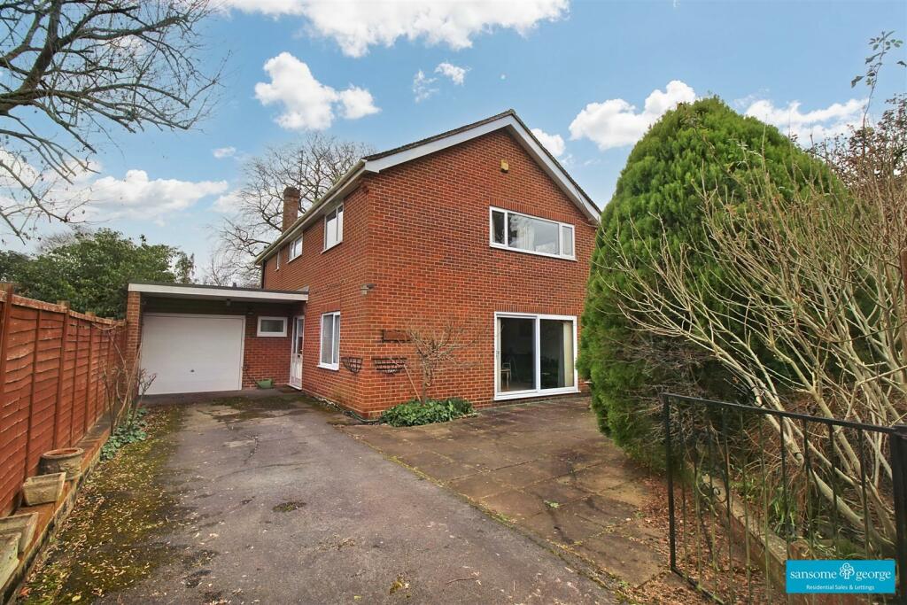 4 bedroom detached house for sale in Nursery Gardens, Purley On Thames, Reading, RG8