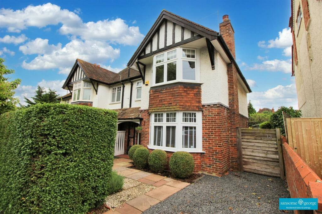 3 bedroom semidetached house for sale in Craig Avenue, Reading, RG30