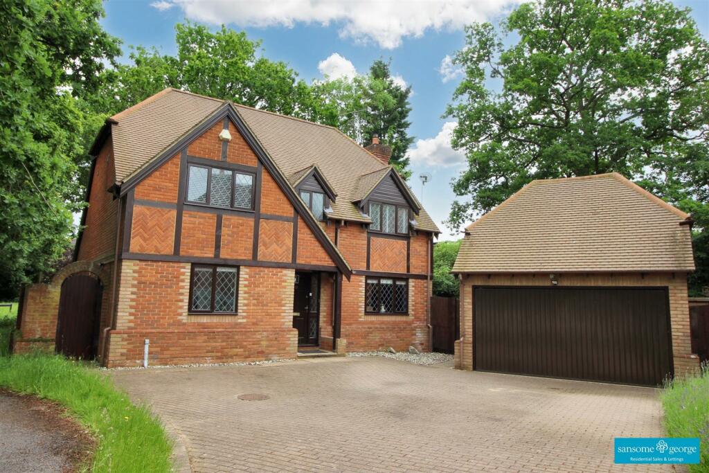 4 bedroom detached house for sale in Lovatt Close, Tilehurst, Reading, RG31
