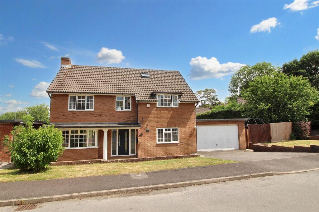Main image of property: Fairway Avenue, Tilehurst, Reading