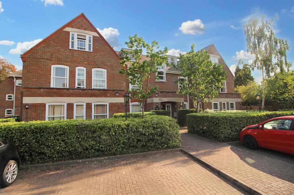 Main image of property: Garden Mews, Parkhouse Lane/Westcote Road, Reading