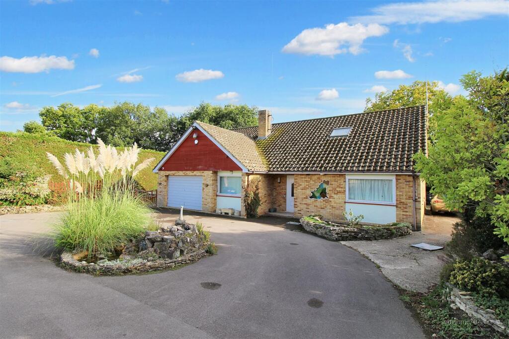 Main image of property: Tilehurst, Reading
