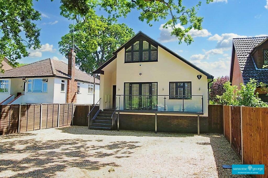 3 bedroom detached house for sale in Mapledurham Drive, Purley On Thames, Reading, RG8