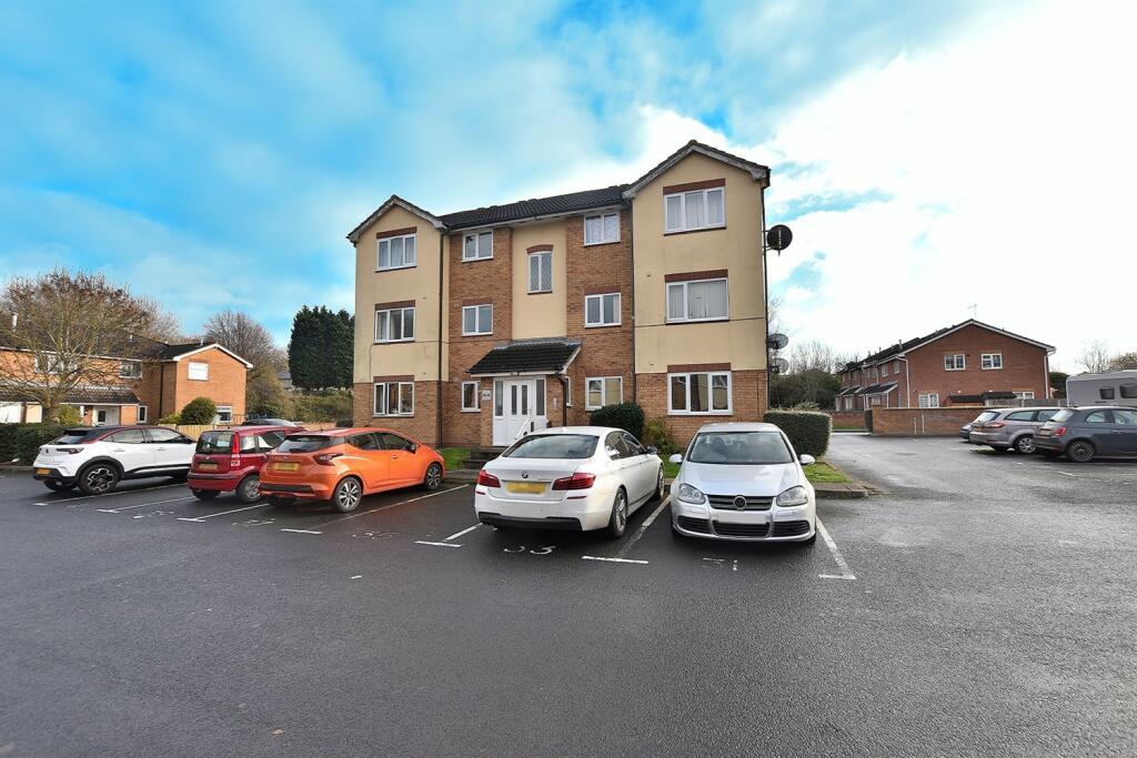 2 bedroom flat for sale in Dadford View, Brierley Hill, DY5