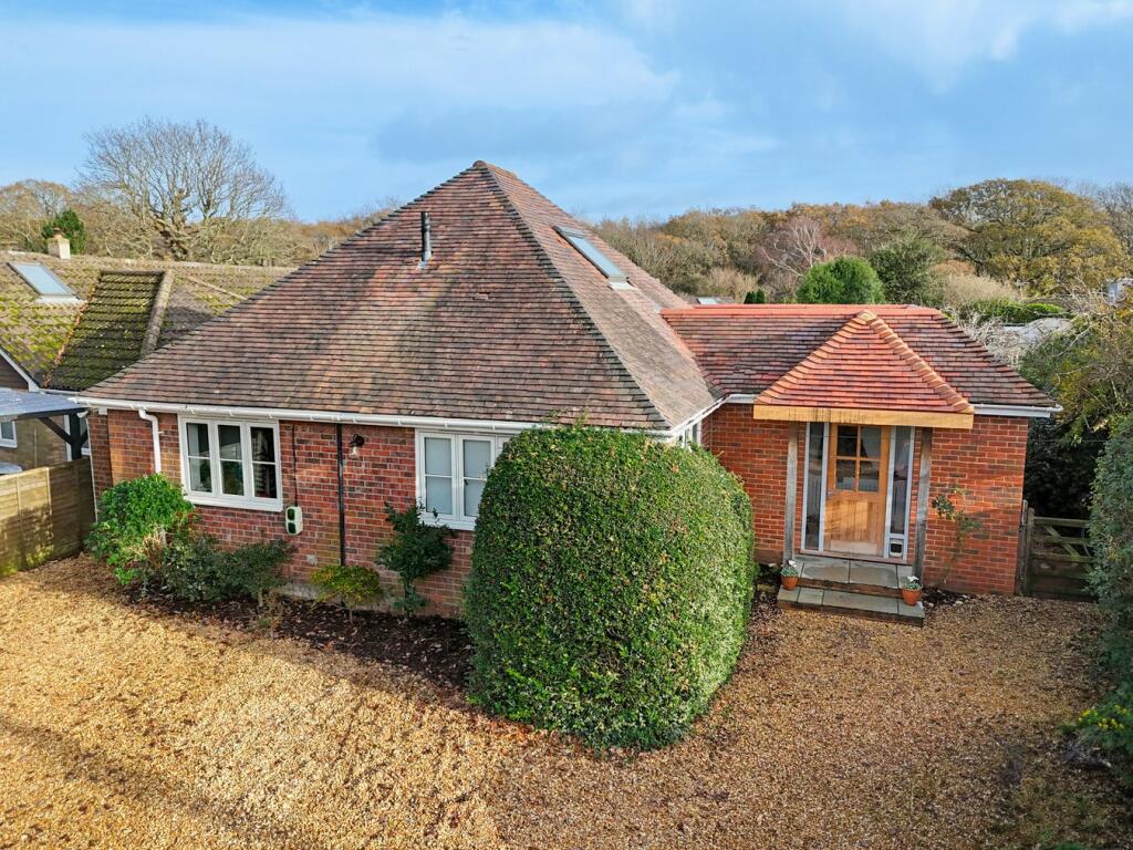 3 bedroom bungalow for sale in East Lane, Everton, Lymington, SO41