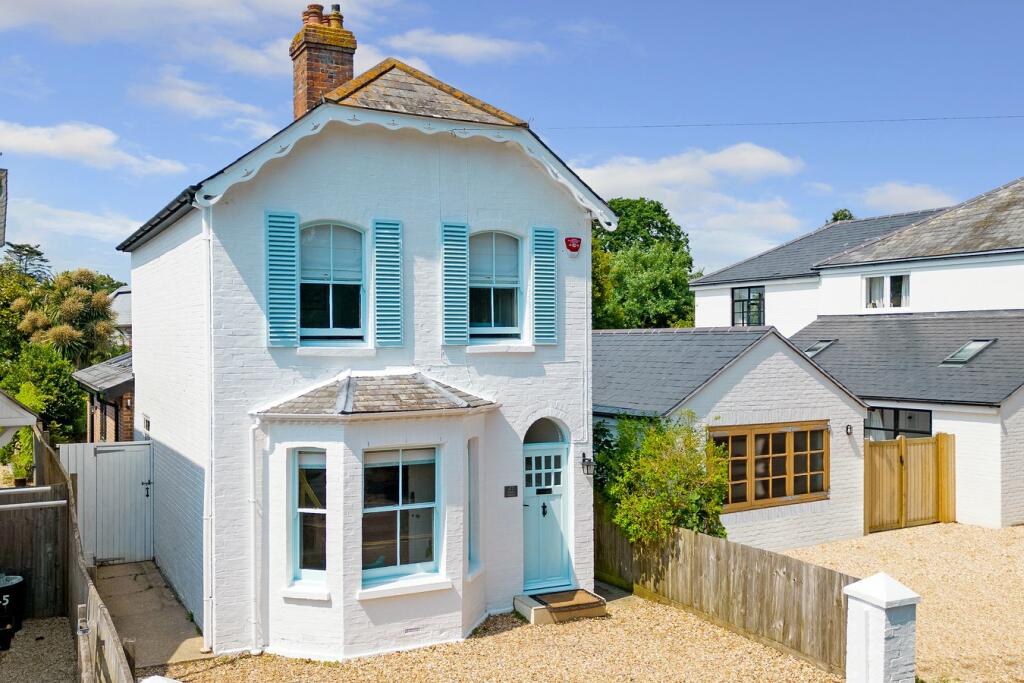3 bedroom detached house for sale in Stanley Road, Lymington, SO41