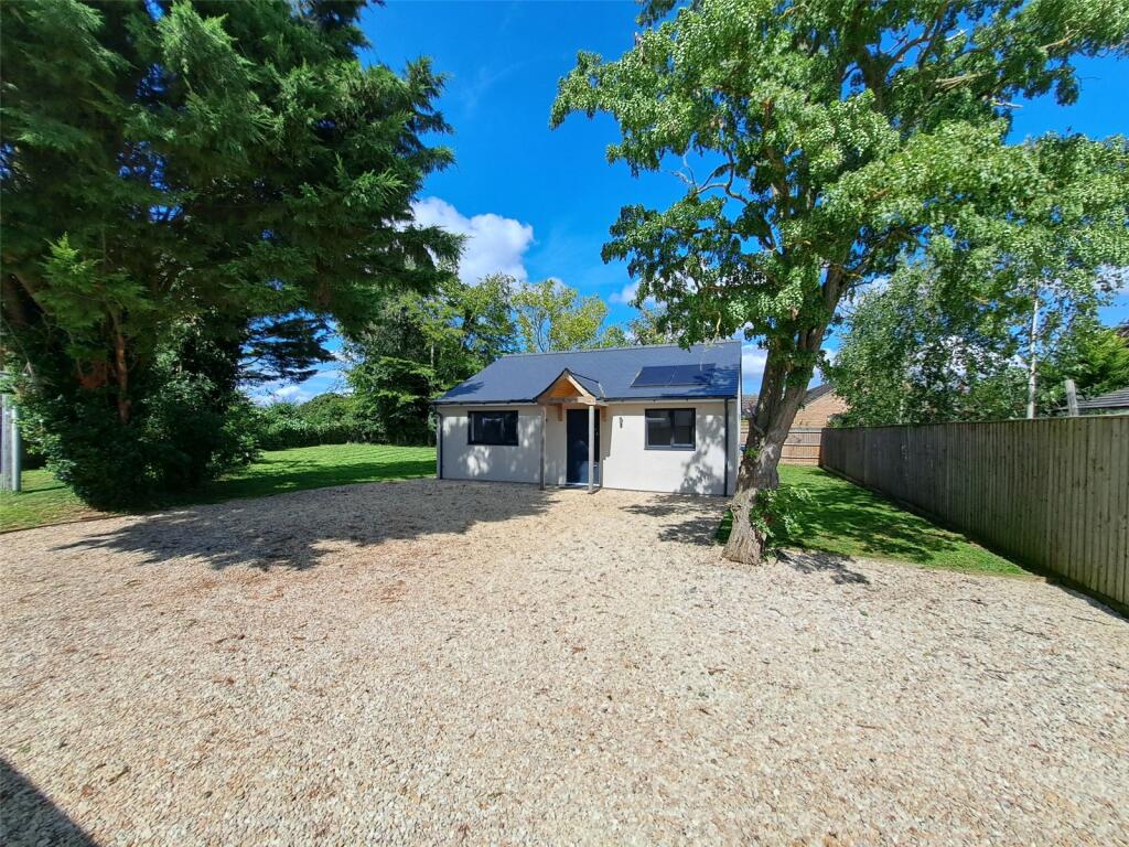 2 bedroom bungalow for sale in Mill Lane, Clanfield, Oxfordshire, OX18