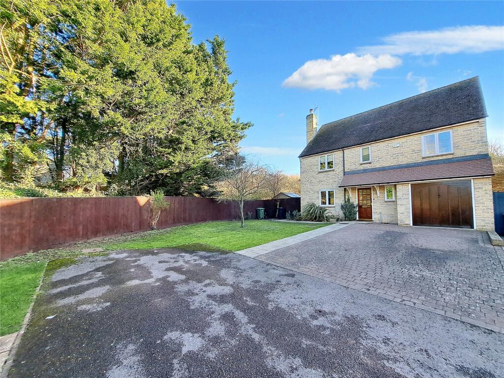 4 bedroom detached house for sale in Fernham Gate, Faringdon