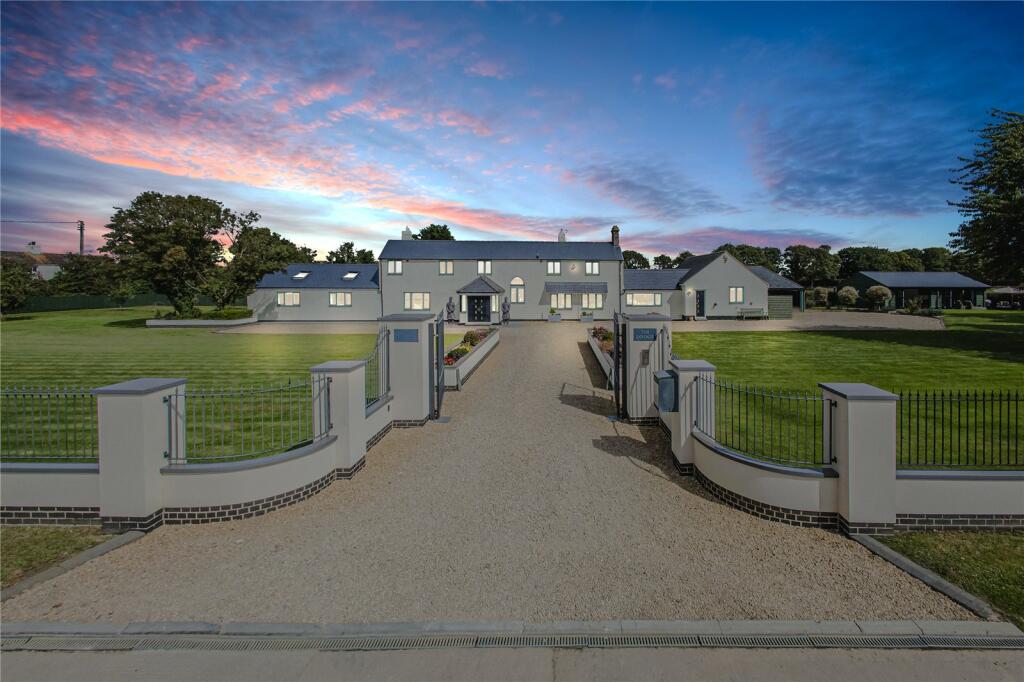 6 bedroom detached house for sale in Water Eaton, Wiltshire, SN6