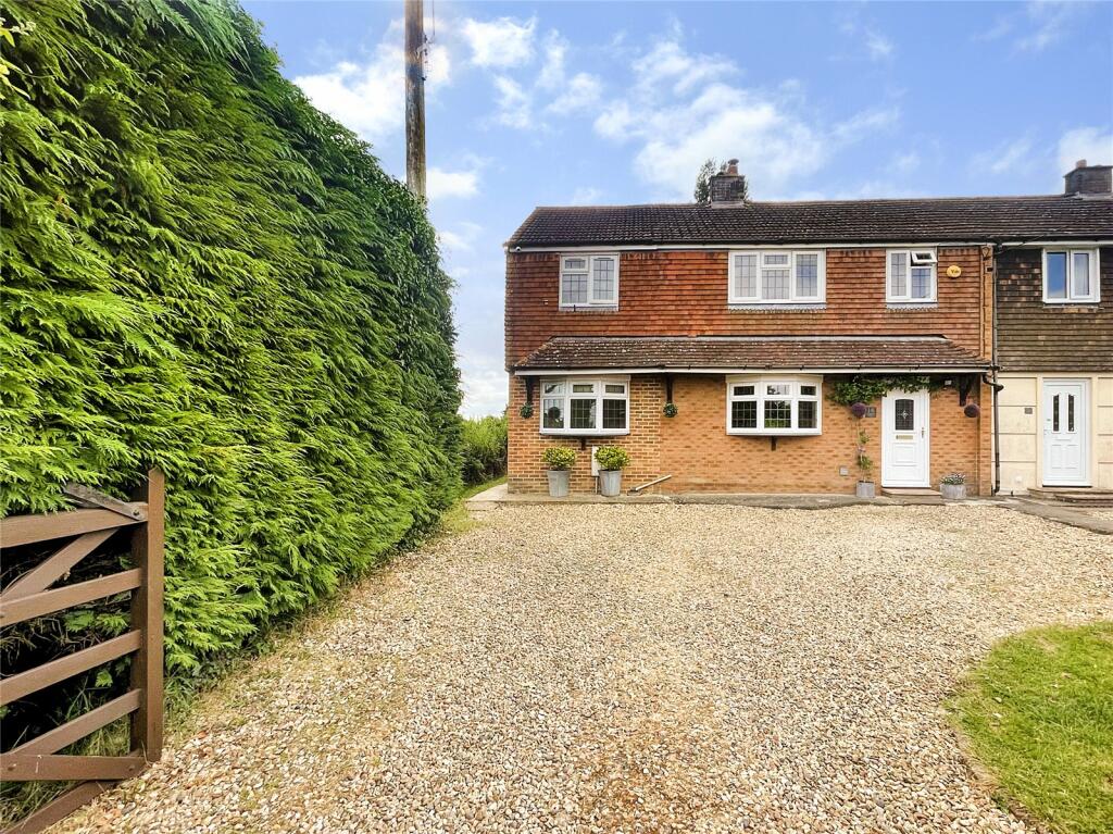 4 bedroom semidetached house for sale in Church View, Castle Eaton