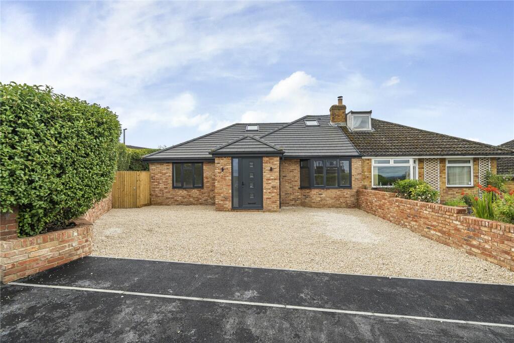 4 bedroom semidetached house for sale in Henley Drive, Highworth, SN6