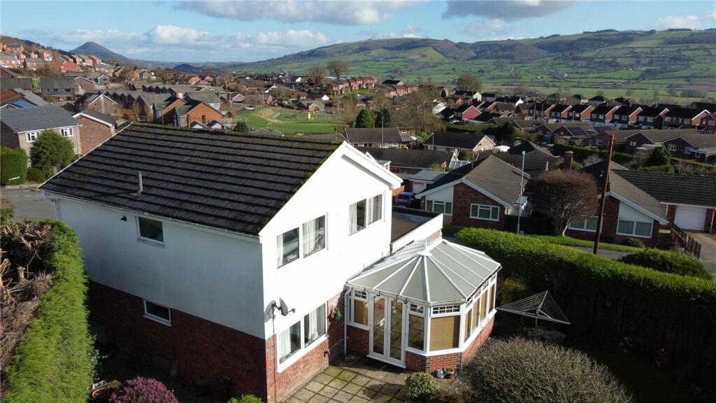 4 bedroom detached house for sale in Adelaide Drive, Red Bank