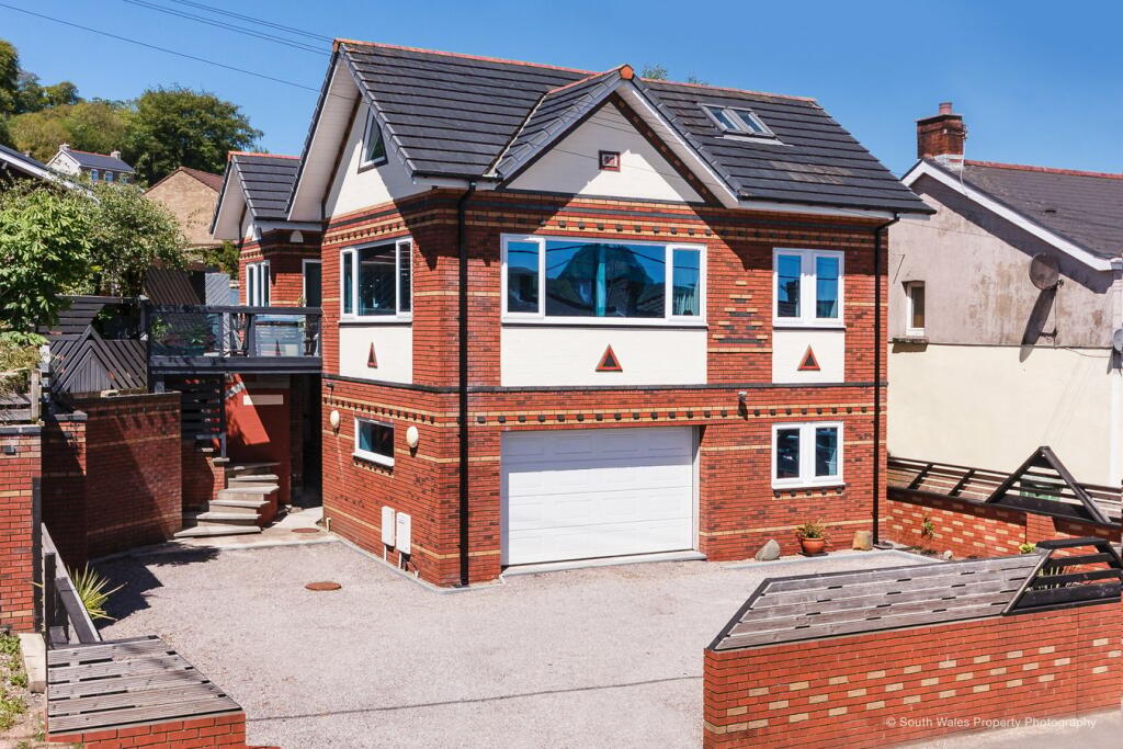 4 bedroom detached house for sale in Main Road, Llantwit Fardre, Pontypridd, CF38