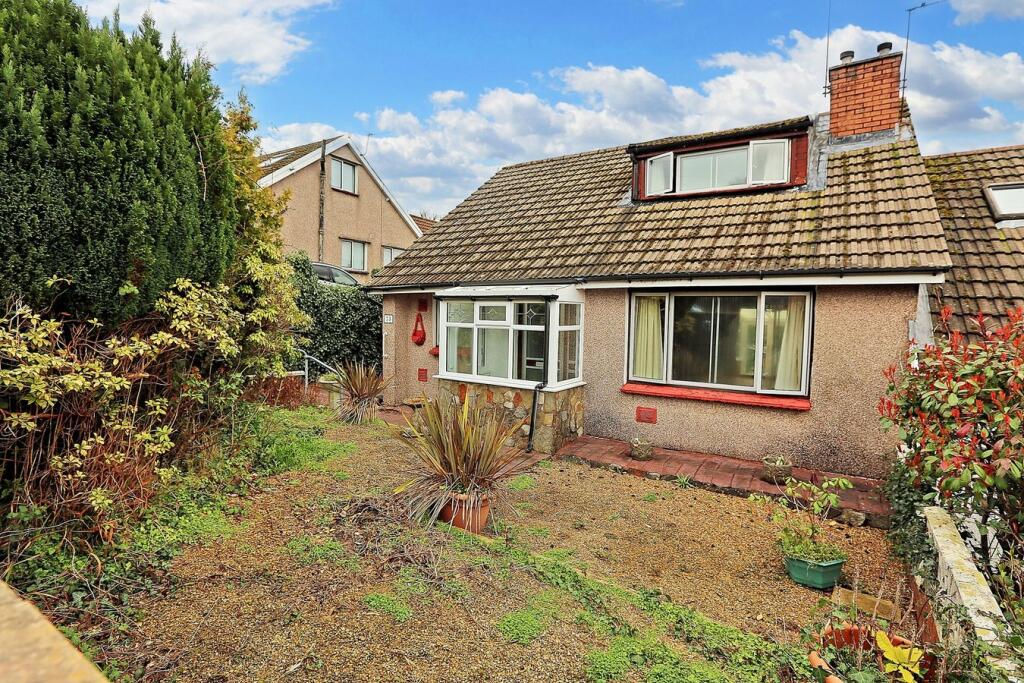 3 bedroom semidetached bungalow for sale in Whiterock Avenue
