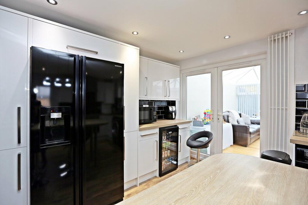 Additional property image - Cefn Close, Glyncoch, Pontypridd, CF37