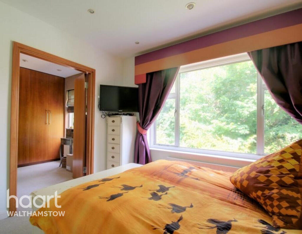Main image of property: Oakhurst Close, London