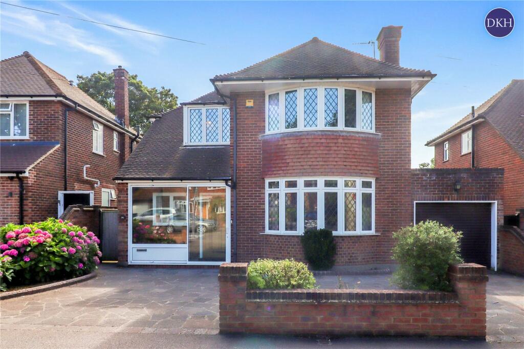3 bedroom detached house for sale in Cassiobury Drive, Watford, WD17