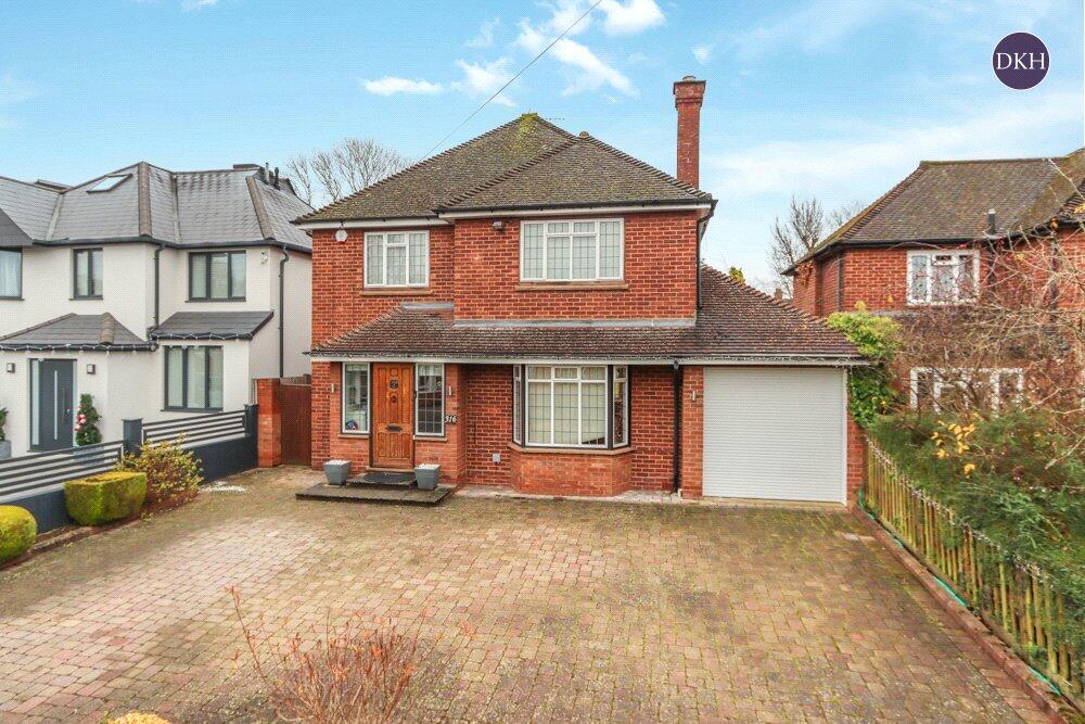3 bedroom detached house for sale in Cassiobury Drive, Watford, WD17