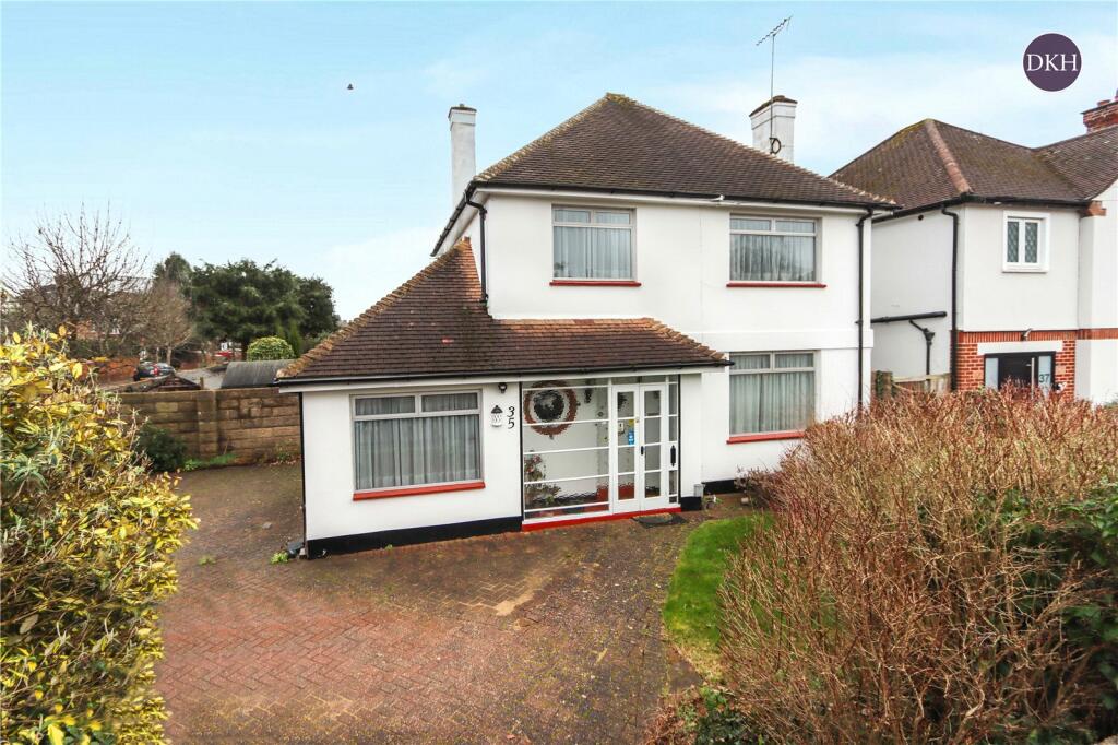 4 bedroom detached house for sale in Langley Way, Watford, WD17