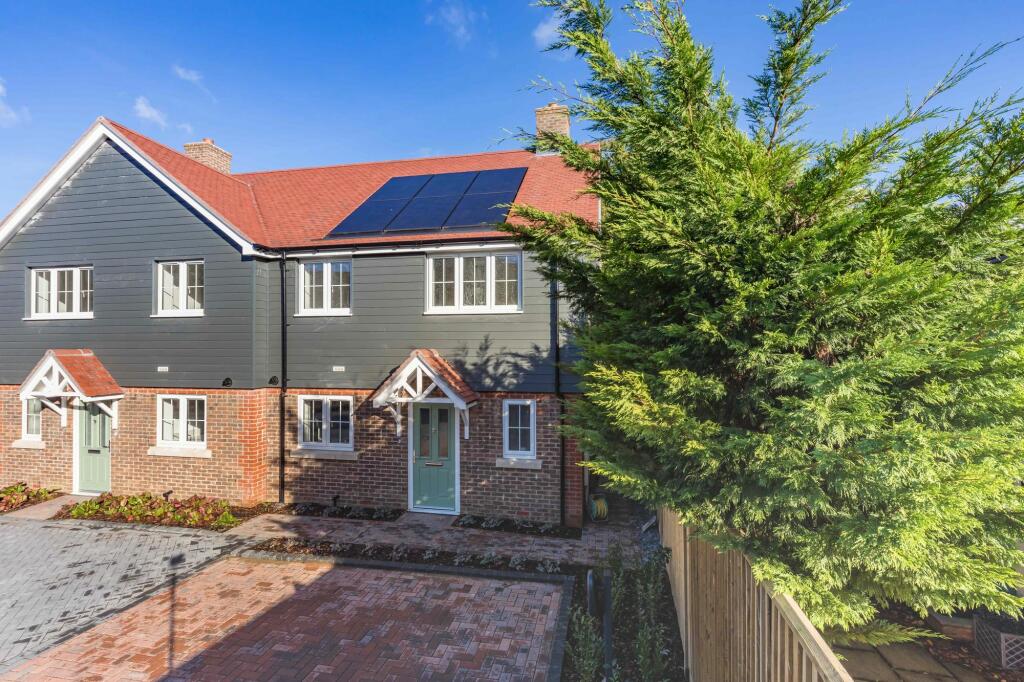 3 bedroom semidetached house for sale in Kipling Close, Crowborough, TN6