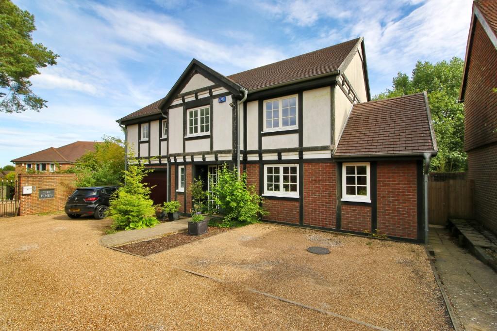 4 bedroom detached house for sale in Harlequin Lane, Crowborough, East