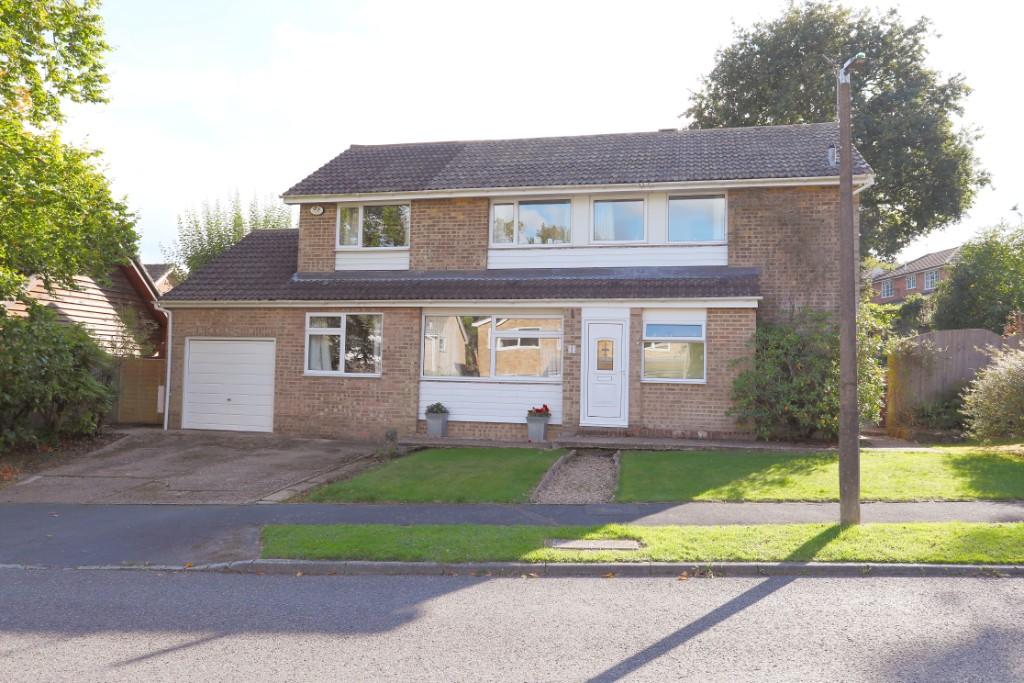 4 bedroom detached house for sale in Eridge Drive, Crowborough, East