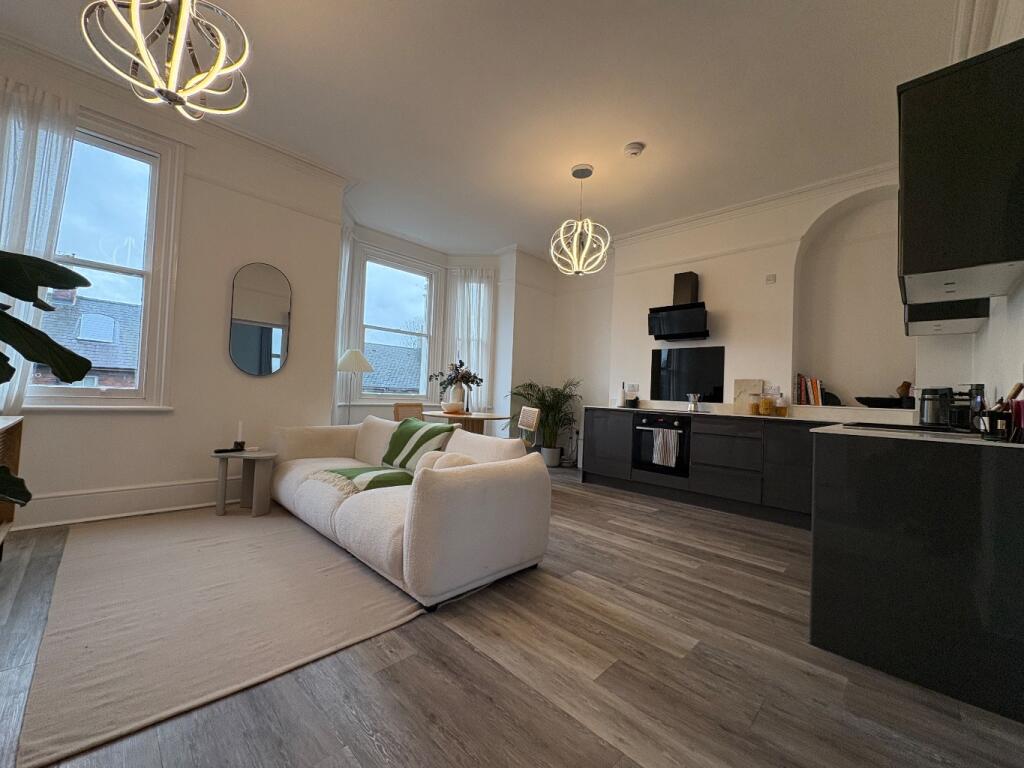 Main image of property: 45 Walsworth Road, Hitchin, Hertfordshire, SG4