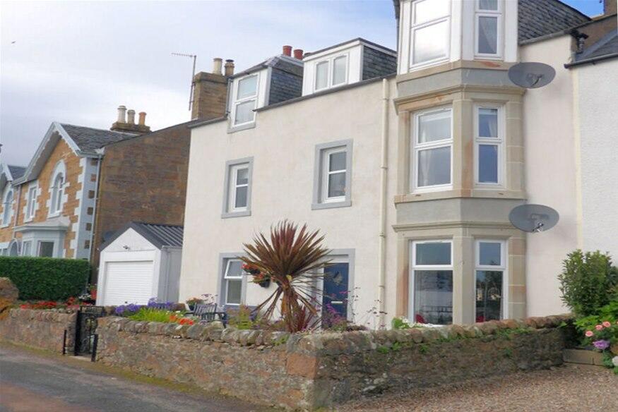 2 bedroom flat for sale in Low Askomil, Campbeltown, PA28