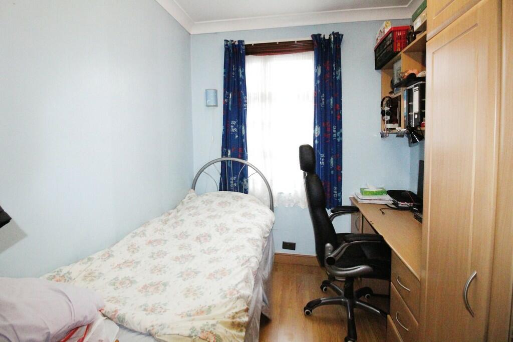 4 bedroom terraced house for sale in Castleton Road, Goodmayes, IG3