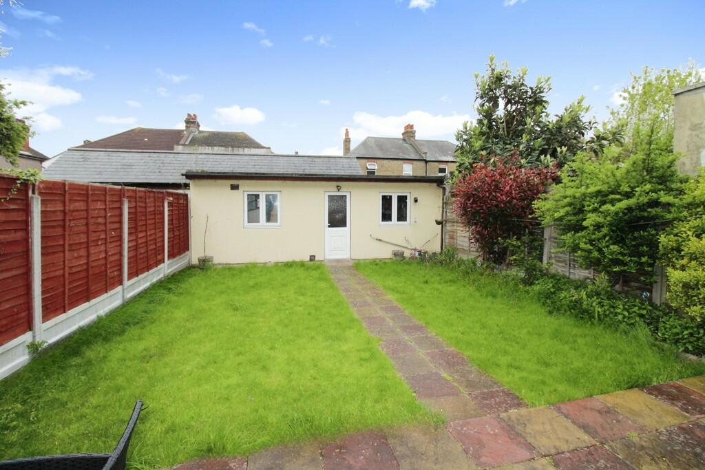 4 bedroom terraced house for sale in Castleton Road, Goodmayes, IG3