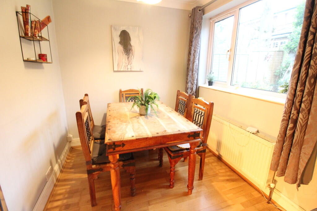 Additional property image - Beehive Chase, Brentwood