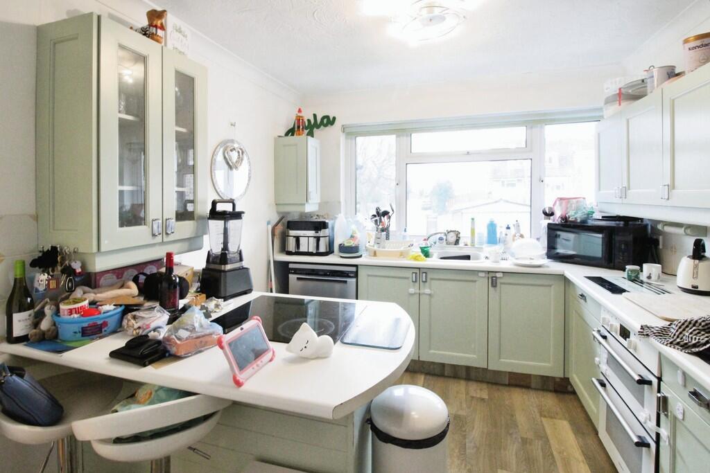 Additional property image - Beehive Chase, Brentwood