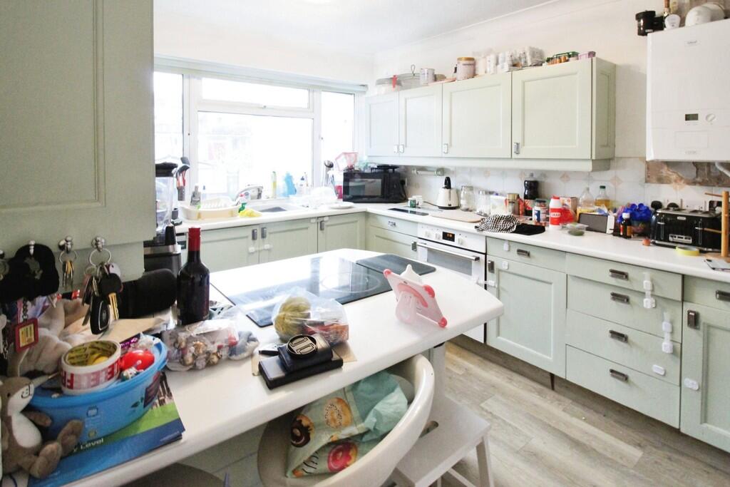 Additional property image - Beehive Chase, Brentwood