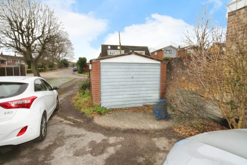 Additional property image - Beehive Chase, Brentwood