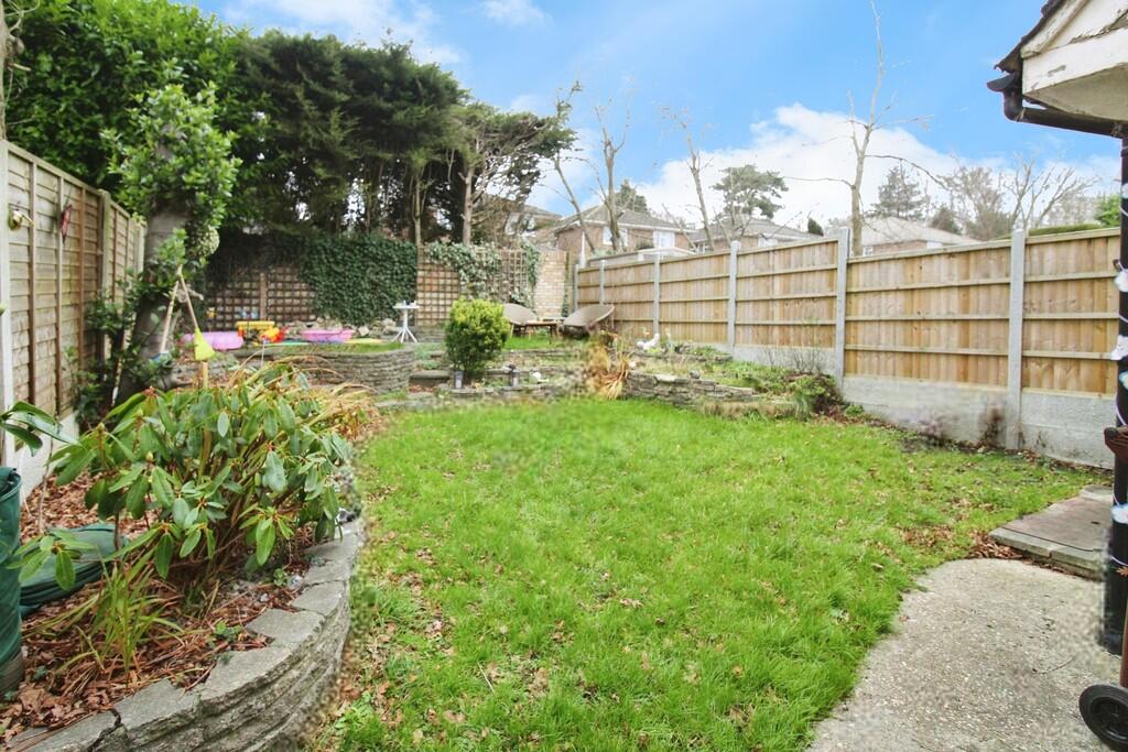 Additional property image - Beehive Chase, Brentwood