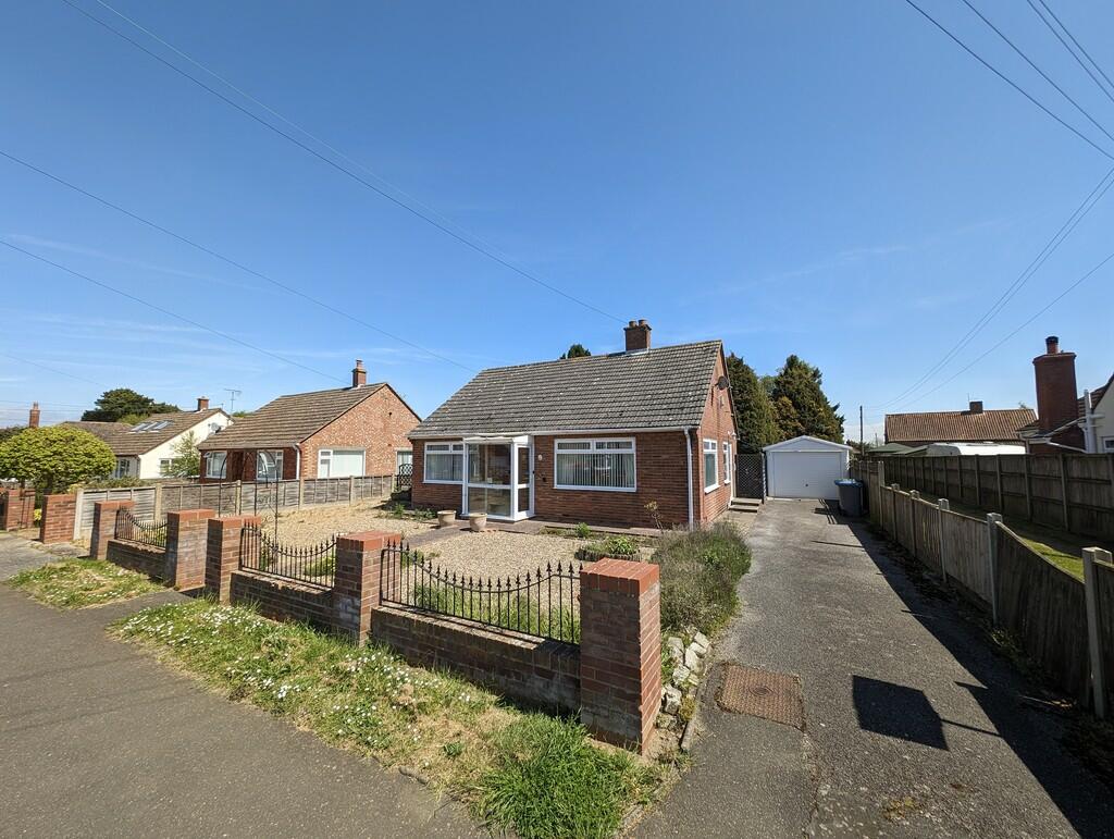 2 bedroom detached bungalow for sale in Southfield Drive, Leiston, IP16
