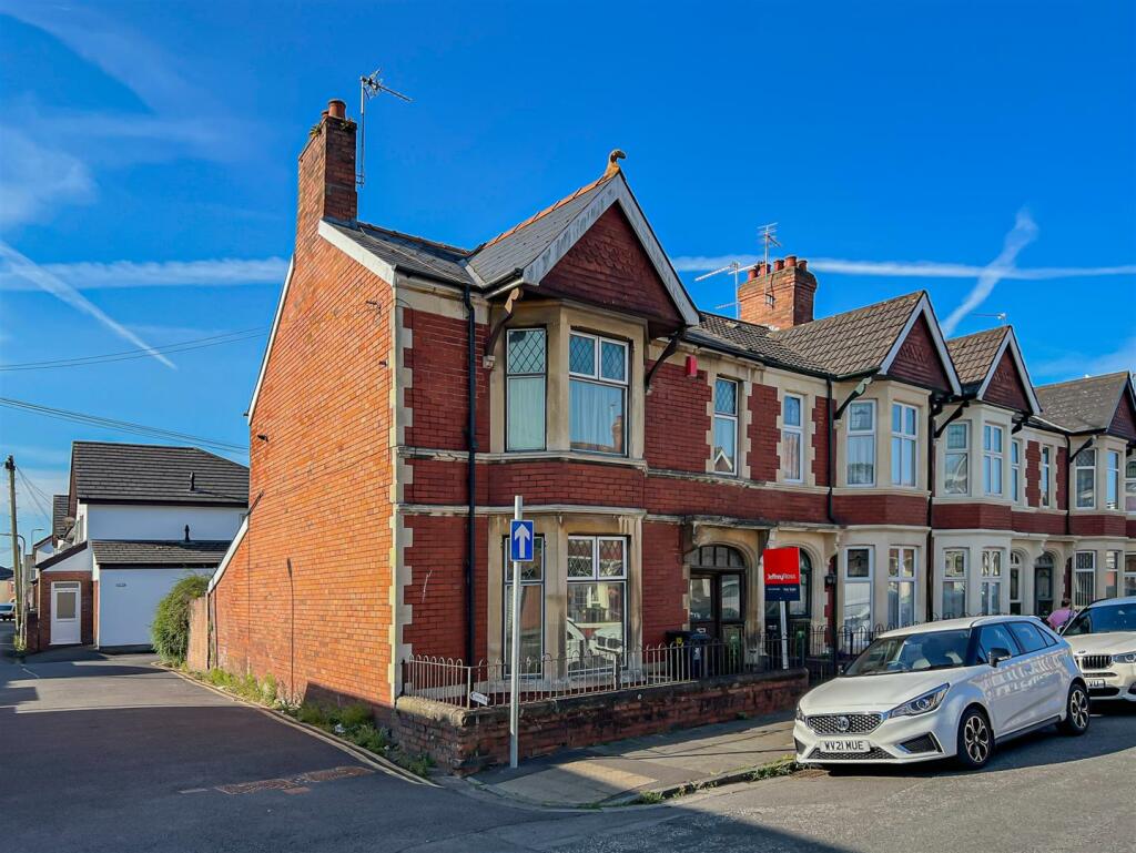 3 bedroom end of terrace house for sale in Redcliffe Avenue, Victoria Park, Cardiff, CF5