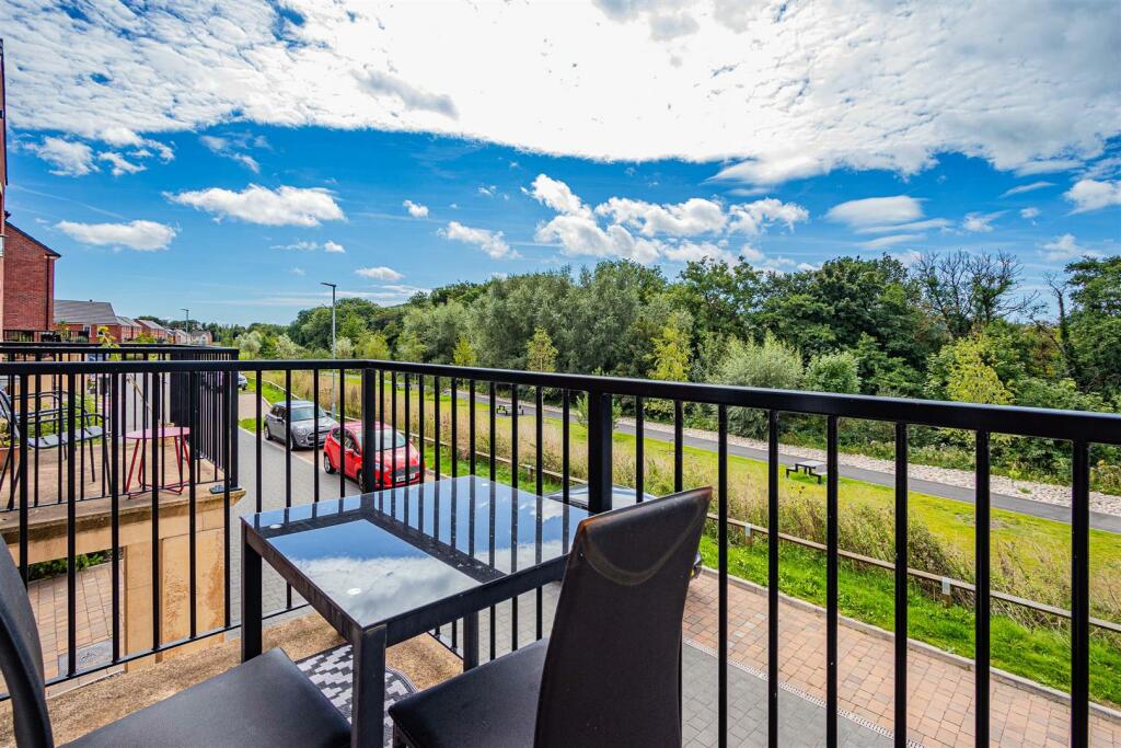 3 bedroom town house for sale in Paul Williams Walk, Canton, Cardiff, CF11