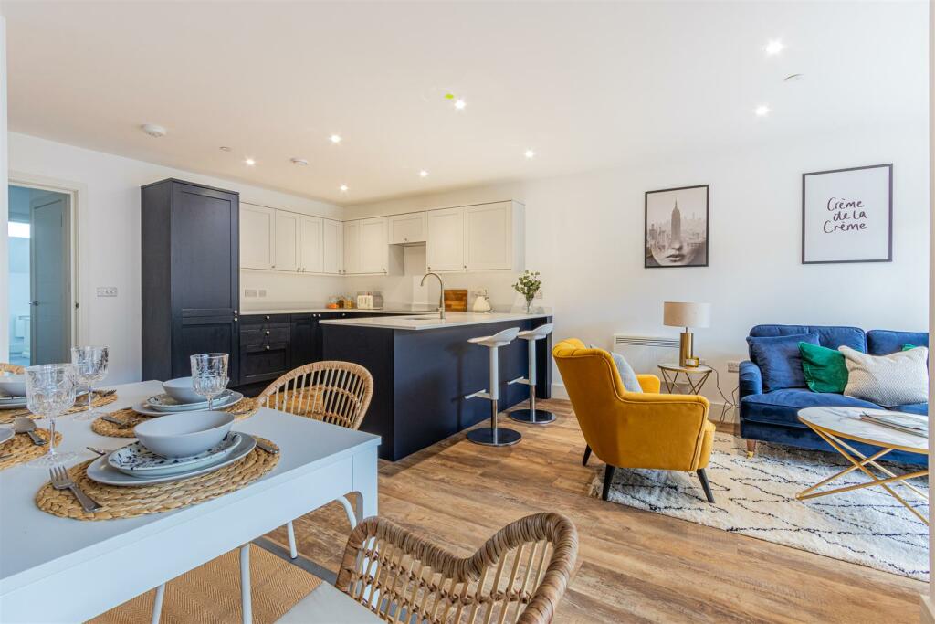 3 bedroom town house for sale in Sophia Mews, Cathedral Road, Pontcanna, CF11
