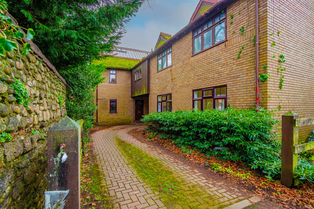 2 bedroom apartment for sale in Cathedral Road, Pontcanna, Cardiff, CF11