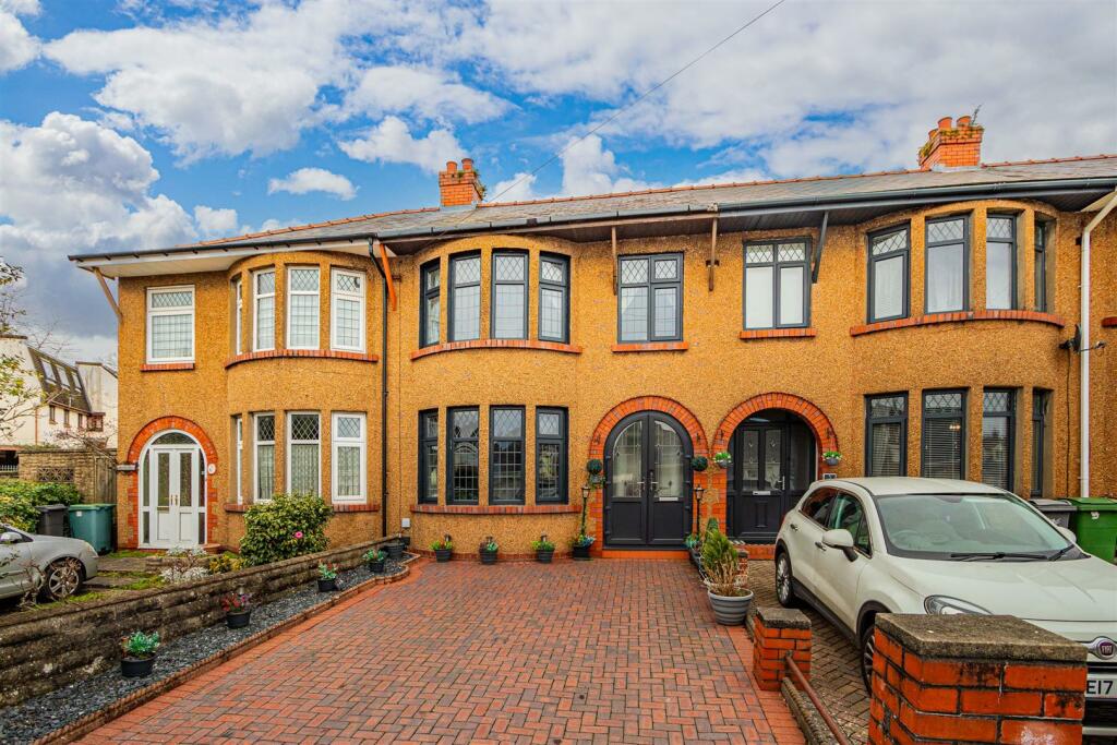 3 bedroom terraced house for sale in The Crescent, Fairwater, Cardiff, CF5