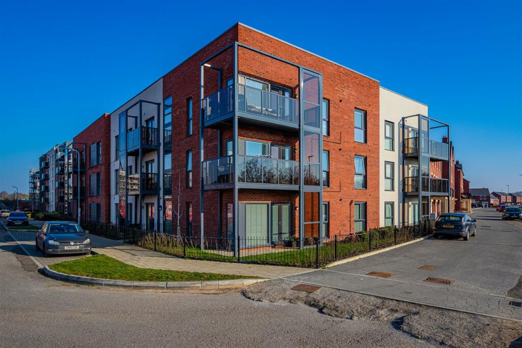 2 bedroom flat for sale in Rhodri Way, Canton, Cardiff, CF11