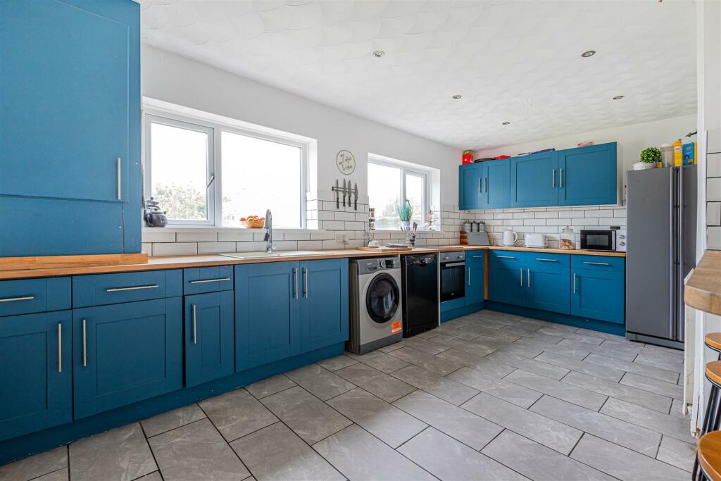 3 bedroom semidetached house for sale in Heol Trelai, Ely, Cardiff, CF5