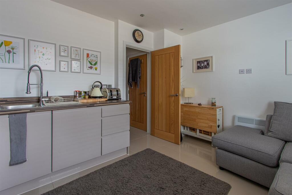 Additional property image - Severn Road, Cardiff