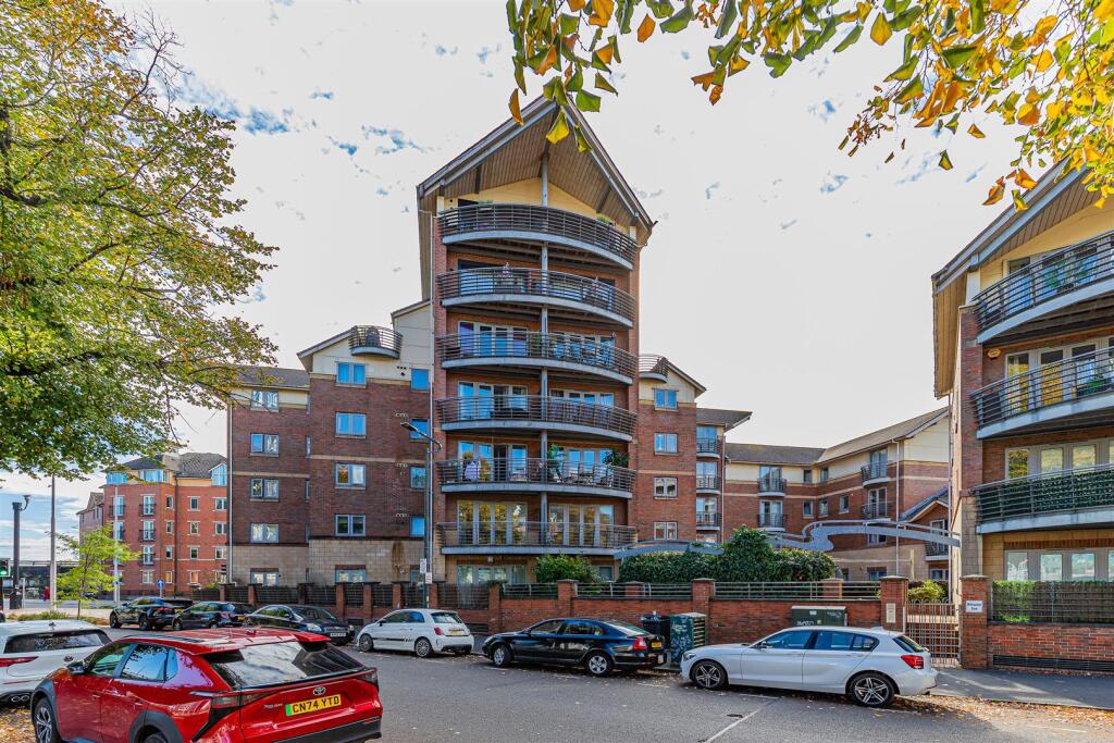 Main image of property: Fitzhammon Embankment, Riverside, Cardiff